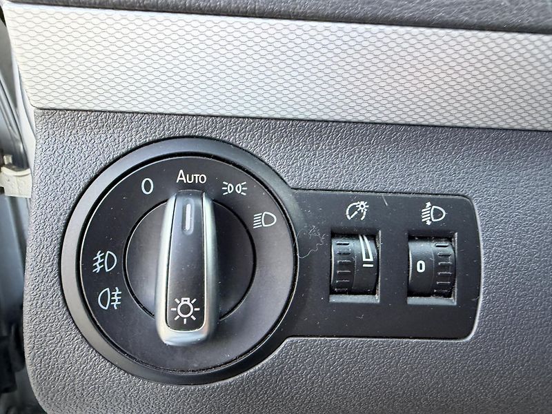 Volkswagen Touran 1,6 TDi/77kW - Webasto,TZ,... - fotka 19 z 60