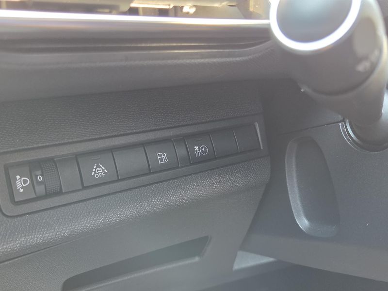 Peugeot 3008 (2023) 1.6 PHEV 165 ALLURE PACK EAT8 - fotka 24 z 32