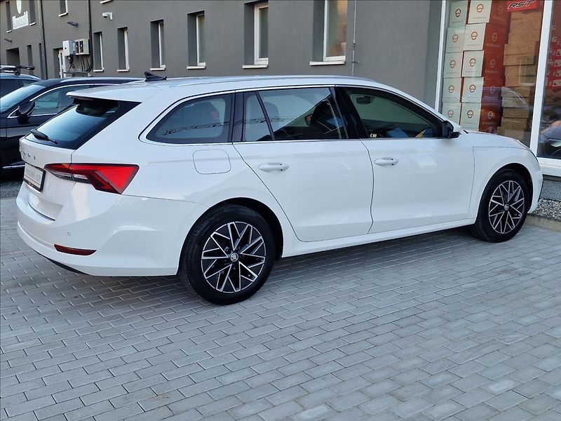 Škoda Octavia 2.0 TDI Style Combi,ČR,1.Maj. - fotka 11 z 49