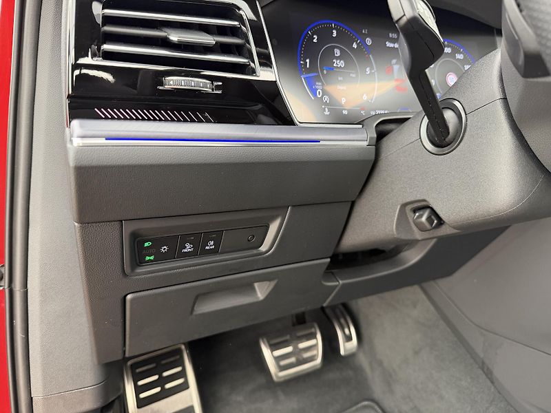 Volkswagen Touareg 3.0Tdi*210kw*1-MAJ*DPH*R-Line* - fotka 9 z 50