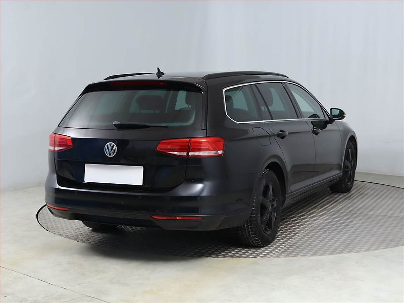 Volkswagen Passat (2015) Comfortline 2.0 TDI, Navi - fotka 5 z 17