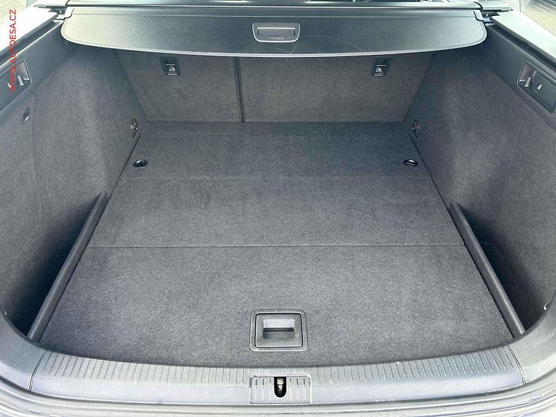 Volkswagen Golf (2015) 1.6TDi, 1.maj, DSG, STK7/28 - fotka 7 z 17
