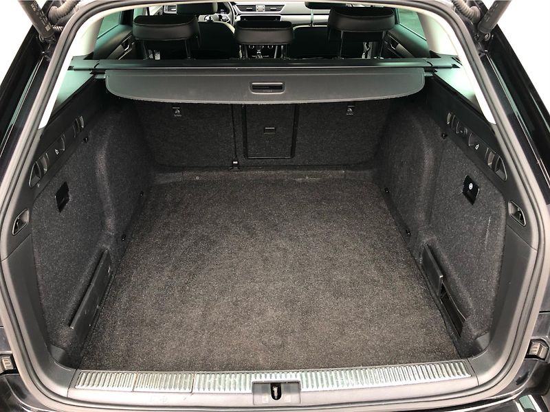 Škoda Superb COMBI 2.0 TDi DSG 7st. SYTLE - fotka 13 z 30