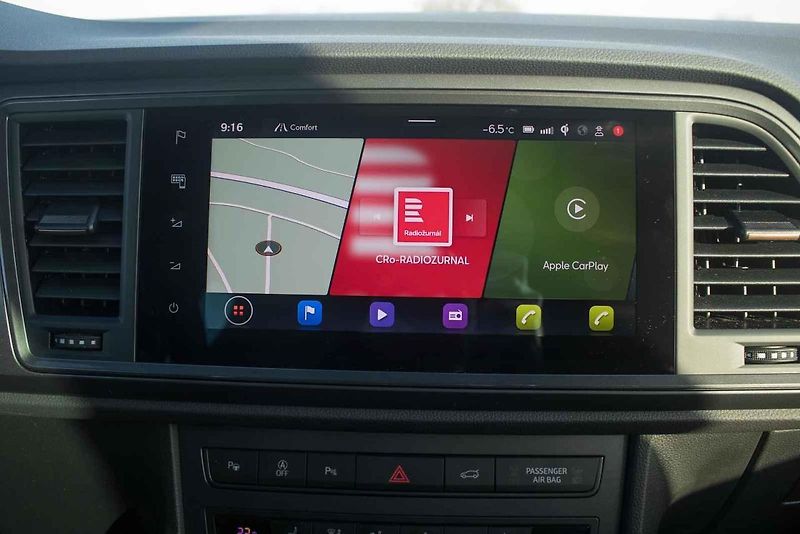 Zvenčí má sportovní šmrnc a sexy detaily, uvnitř však Cupra Ateca neopustila praktičnost rodinného SUV.