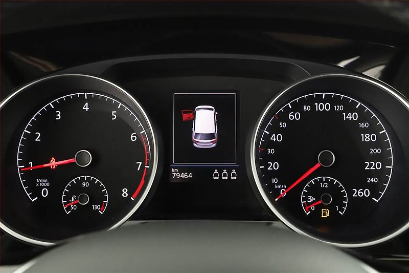 Volkswagen Touran (2019) 1.5 TSI - fotka 8 z 15