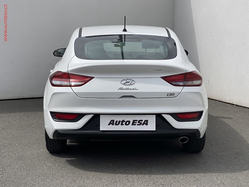 Hyundai i30 (2018) 1.4 T-GDi Fastback, ČR - fotka 5 z 15
