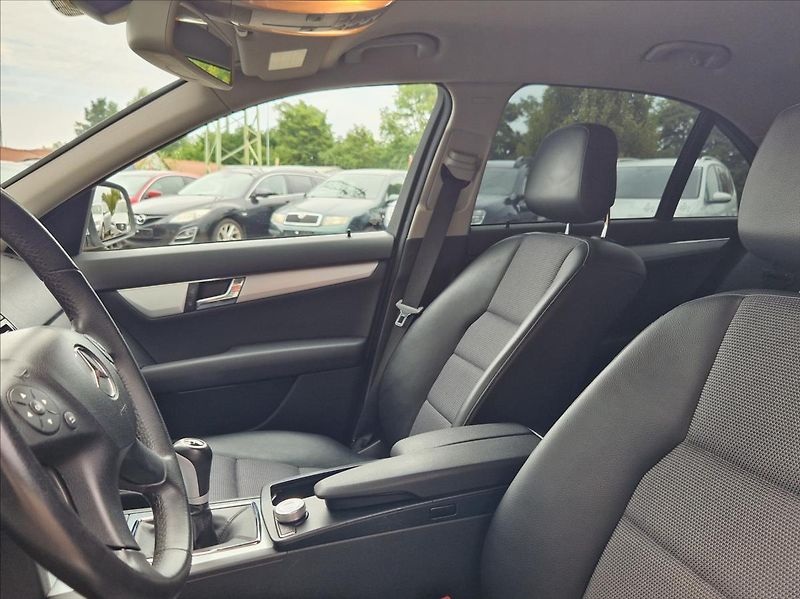 Mercedes-Benz Třídy C 2,2 CDI AVANTGARDE MAN TOPSTAV - fotka 16 z 36