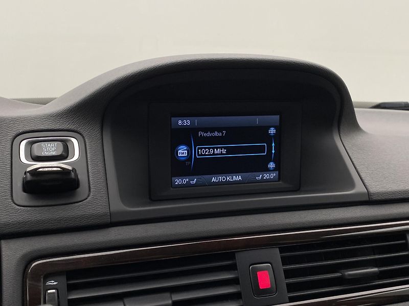 Volvo XC70 D4 AWD KINETIC AUT REZERVACE - fotka 8 z 38