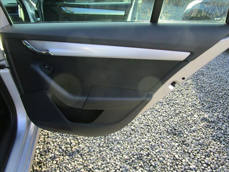 Škoda Octavia Combi 1.6TDi Greenline, Bi-xen - fotka 36 z 56