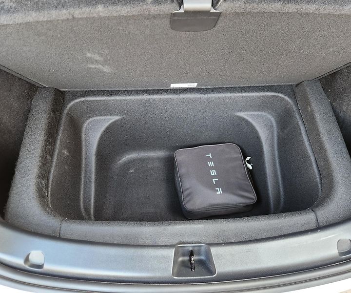 Tesla Model Y (2021) TEPELKO*ZÁRUKA*TAŽNÉ*AWD* - fotka 37 z 45