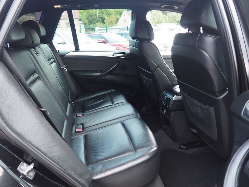 BMW X5 (2011) 3.0d 180 kW, xDrive - fotka 16 z 39