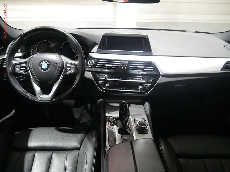 BMW Řada 5 (2017) 2.0d 520xd, AT, LED, panor - fotka 8 z 24