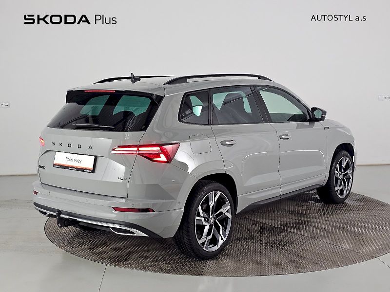 Škoda Karoq (2025) 2.0TSi 4X4 140kW SPORTLINE TAŽ - fotka 2 z 34