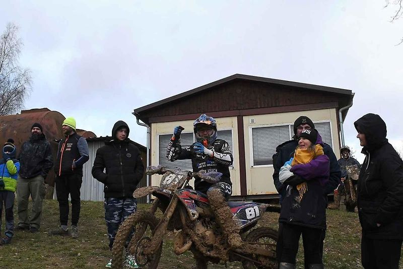 Obrovská motokrosová rodina ze Stříbrska se sešla hned na Nový rok na Terénu sv. Petra. A bylo z toho parádní odpoledne.