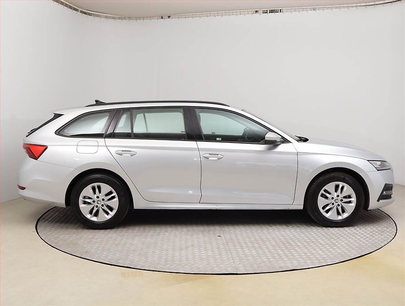 Škoda Octavia (2023) Ambition 2.0 TDI, ČR,1.maj - fotka 6 z 18