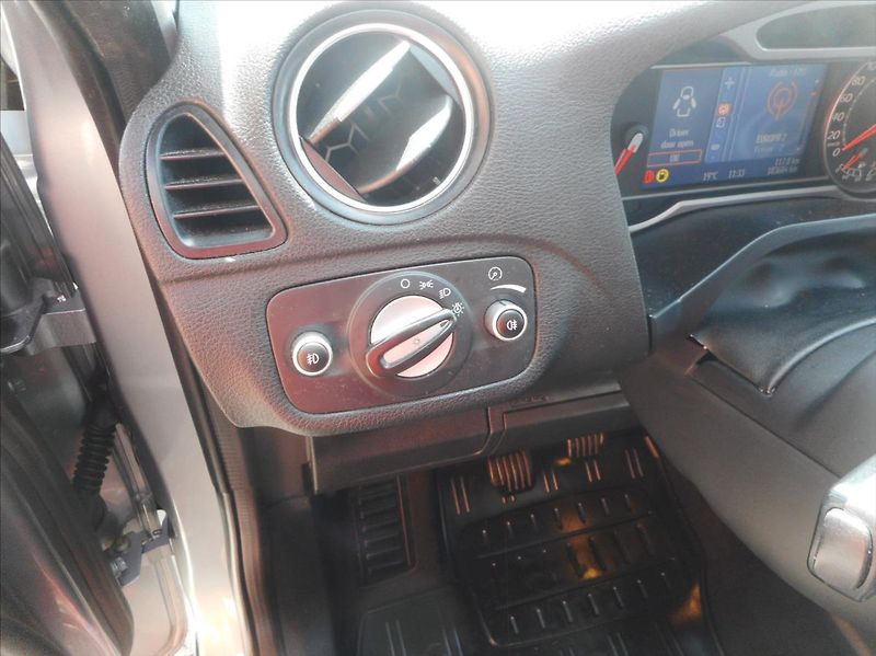 Ford S-MAX 2,2 TDCi Titanium - fotka 11 z 26