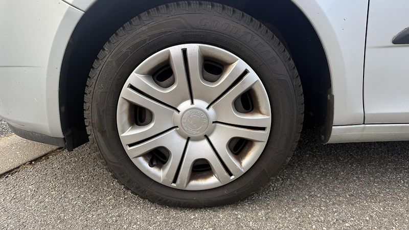 Škoda Fabia (2009) 1.4 16V 63KW 115 TIS KM KLIMA - fotka 19 z 20