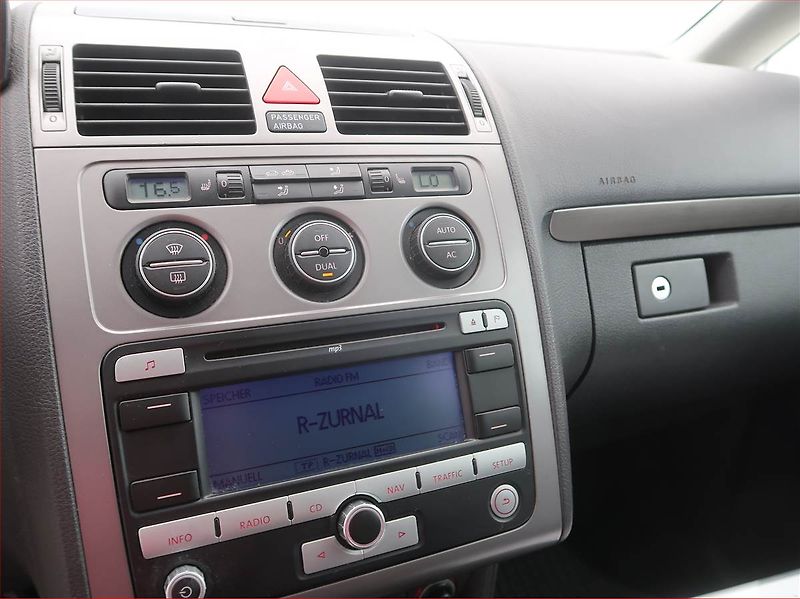 Volkswagen Touran (2008) 1.9 TDI, nová STK, Tažné - fotka 10 z 13