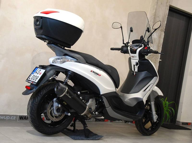 Piaggio Beverly 350 (2015) ABS + ASR - fotka 5 z 22