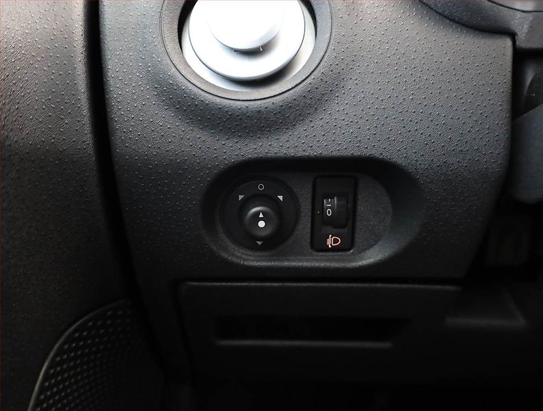 Citroën C3 (2004) Exclusive 1.4 i, nová STK - fotka 13 z 15