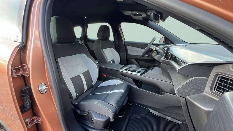 Opel Grandland Edition Hybrid 1.2 TURBO (107k - fotka 27 z 42