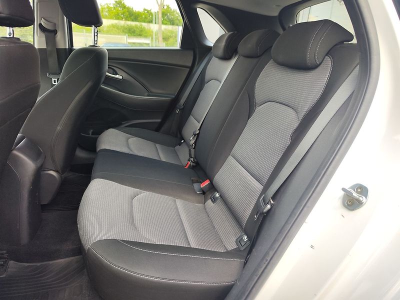 Hyundai i30 1.4i/73kW Trikolor Komfort - fotka 11 z 28