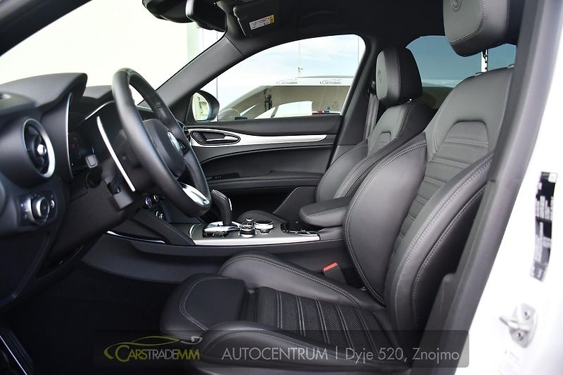 Alfa Romeo Stelvio 2.2 Diesel 16V 154kW Veloce Q4 - fotka 9 z 44