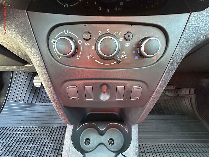 Dacia Logan (2020) 1.0i, 2.maj,ČR, AC, TZ - fotka 14 z 14