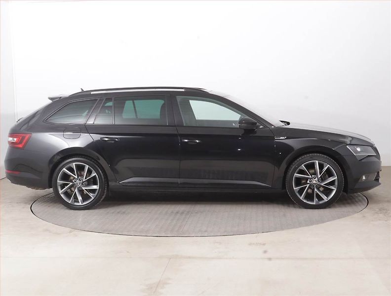 Škoda Superb (2018) Sportline 2.0 TSI - fotka 6 z 18
