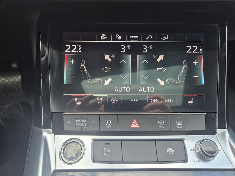 Audi e-tron 50 QUATTRO 230kw 20ALU SOH100% - fotka 26 z 45