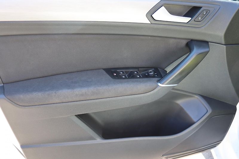 Volkswagen Touran 2.0TDI DSG 110kW - fotka 20 z 50