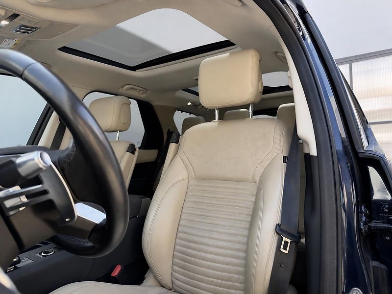 Land Rover Discovery 5 D250 Mild-Hybrid S AWD - fotka 9 z 12