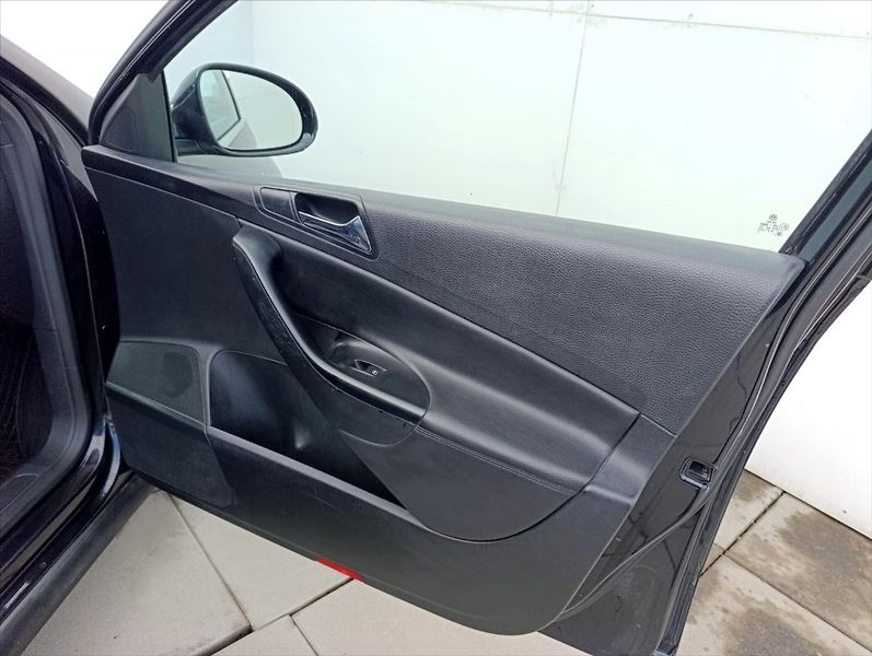 Volkswagen Passat 2,0 TDi Bi-xenon,Kůže,Tempomat - fotka 25 z 30