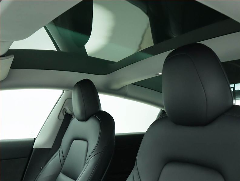 Tesla Model 3 (2021) Long Range 4WD 82kWh, SoH 85% - fotka 19 z 21