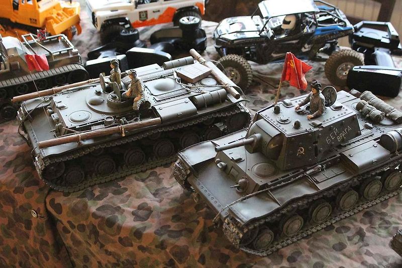 Papírový model buldozeru Caterpillar.