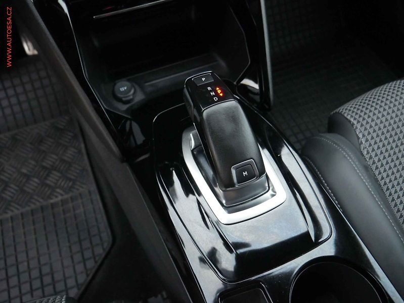 Peugeot 2008 (2020) 1.5HDI, 1.maj,ČR, servis - fotka 14 z 18
