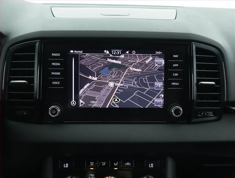 Škoda Karoq (2023) Sportline 1.5 TSI - fotka 14 z 16