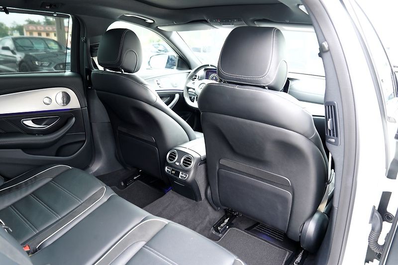 Mercedes-Benz Třídy E E63 S AMG 4Matic+// 615 PS - fotka 30 z 48