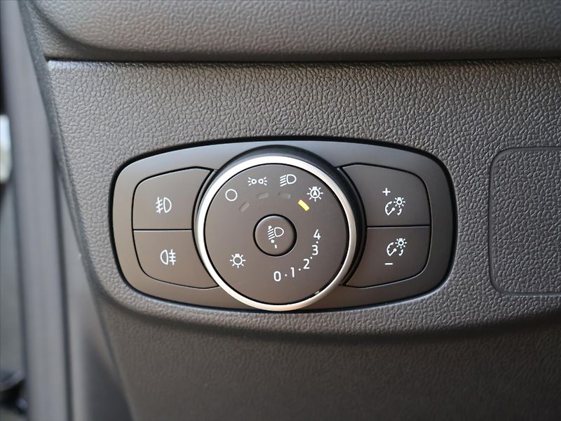 Ford Focus 1,0 EB 92kW EDIT Aut.klima Nav - fotka 16 z 37