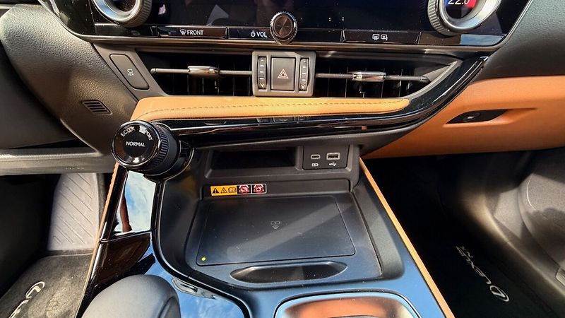Lexus NX 450h plus 450H+ 2,5 PHEV PRESTIGE - fotka 18 z 25