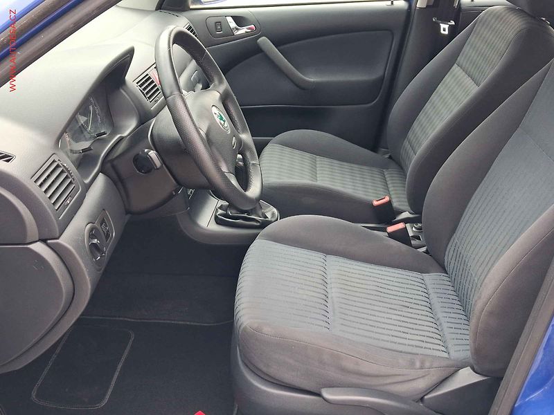 Škoda Octavia (2008) 1.6 i, ČR, servis.kniha - fotka 9 z 14