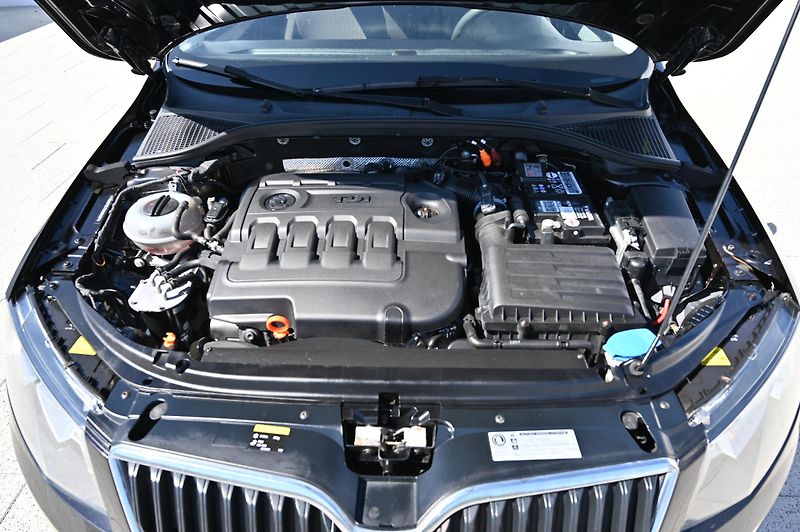 Škoda Octavia 1.6TDI 77KW Ambition rezervace - fotka 33 z 49