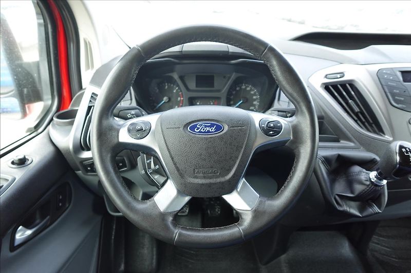 Ford Transit Custom 2,0 TDCi  L1H1 BUS KLIMA SERVI - fotka 29 z 41