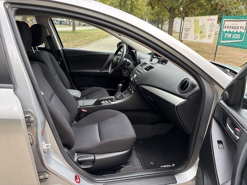 Mazda 3 2.0 Exclusive-Line - fotka 21 z 30