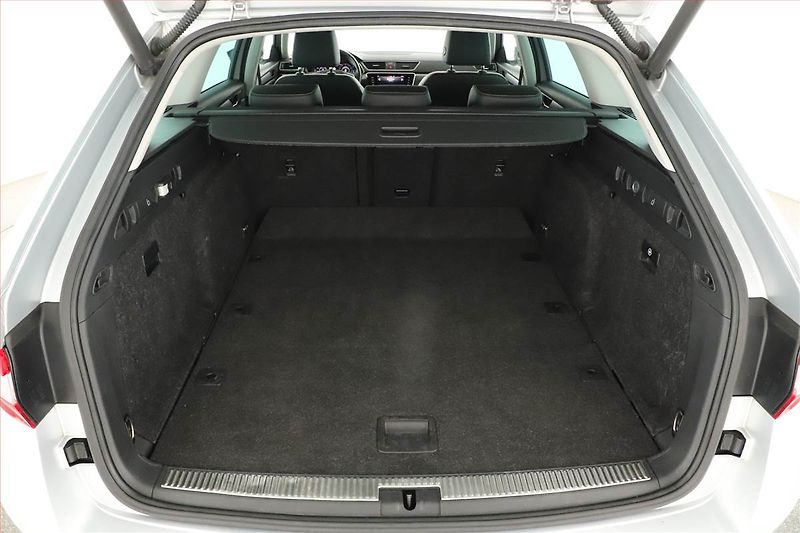 Škoda Superb (2019) Style 2.0 TDI, Automat, Kůže - fotka 19 z 20