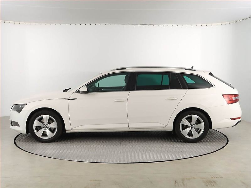 Škoda Superb (2018) 2.0 TDI, Navi, Bi-Xenony - fotka 3 z 17