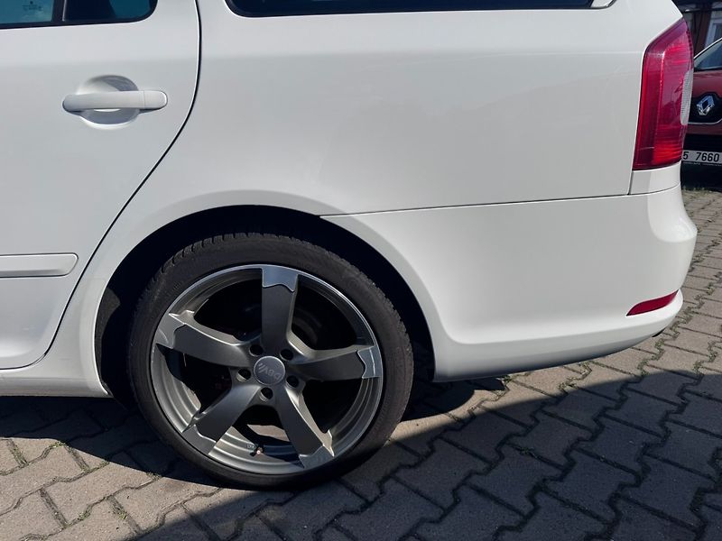 Škoda Octavia (2010) RS DSG 2,0 TSI 147 KW STK - fotka 14 z 50