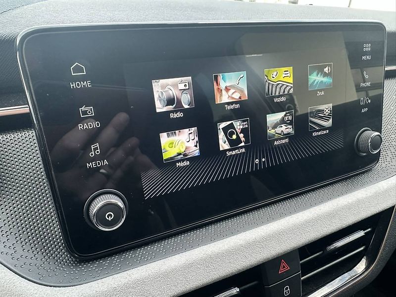 Škoda Scala Top Selection 1,0 TSI 85kW MT6 - fotka 12 z 27