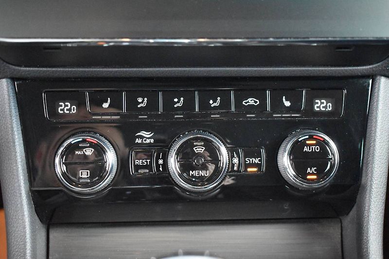 Škoda Superb (2022) 2.0TDI 110kW DSG,Tažné,100% Se - fotka 27 z 28