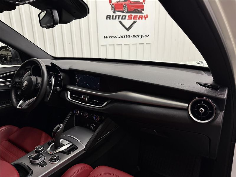 Alfa Romeo Stelvio VELOCE 154kW Q4 TAŽNÉ MATRIX - fotka 37 z 41
